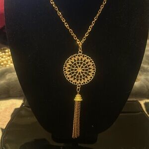 JEWELRY FINDS -UNIQUE  Gold tone Circle Design w/3” Tassel Adjustable Chain FAUX